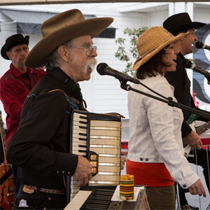 Miracle Mule band at Twiin Oaks Roadhouse