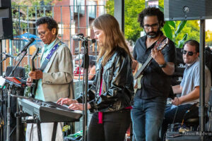 X Confidence band-photo Jason Baldwin